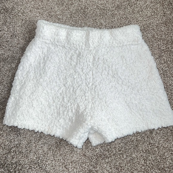 Fuzzy white comfy high waist shorts - Picture 3 of 3